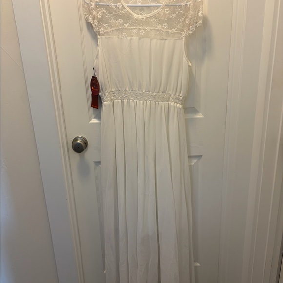 Chic White Lace Maxi Dress - Picture 2 of 4